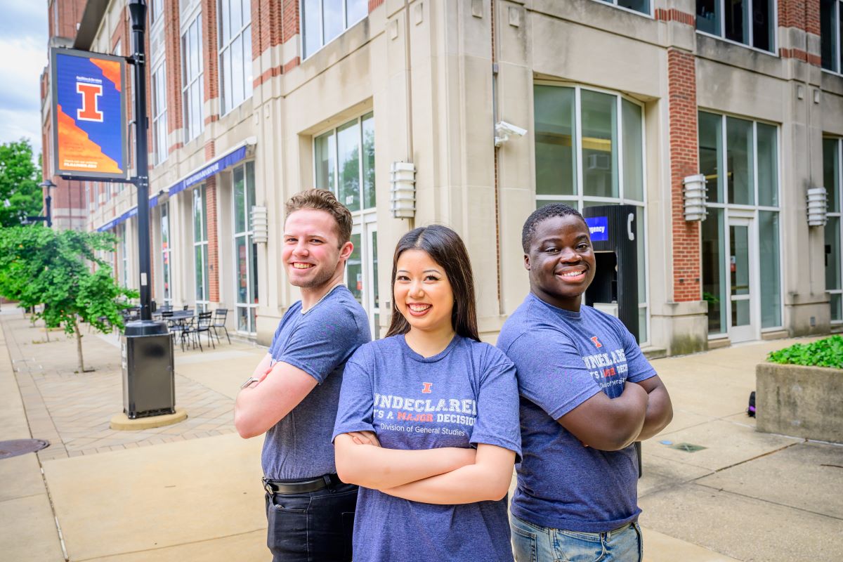 DGS Peer Advisors and Ambassadors in front of IUB entrance